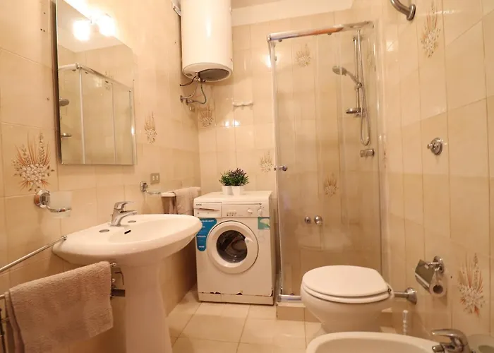 In Good Location And With Balcony - Nicole In Salento *