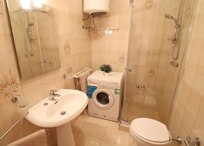 In Good Location And With Balcony - Nicole In Salento *