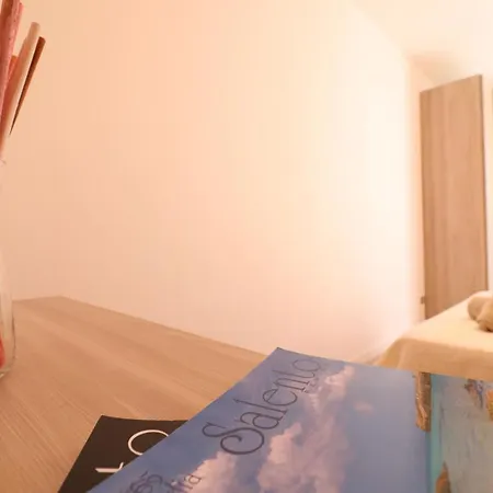 In Good Location And With Balcony - Nicole In Salento