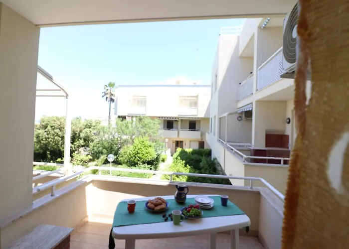In Good Location And With Balcony - Nicole In Salento 奥特朗托