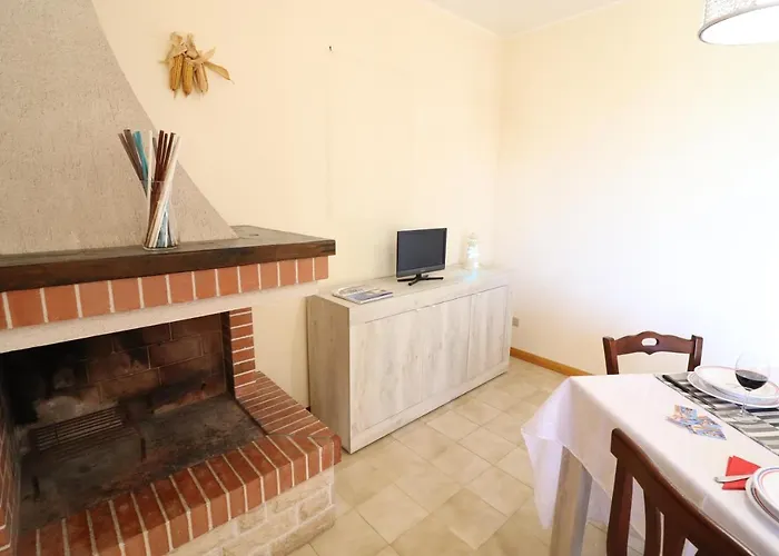 In Good Location And With Balcony - Nicole In Salento